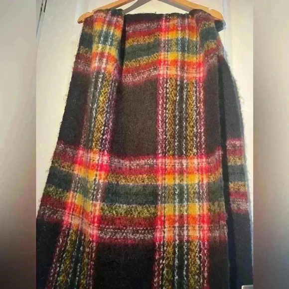 Plaid Pattern Oversized Scarf / Shawl / Wrap with Fringe NWT - Picture 6 of 9
